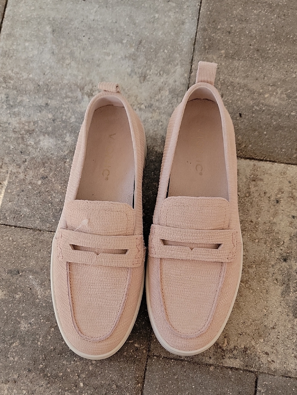 Vionic Uptown Hybrid Penny Loafer in Cameo Rose Suede Sz 7 Wide Never Worn